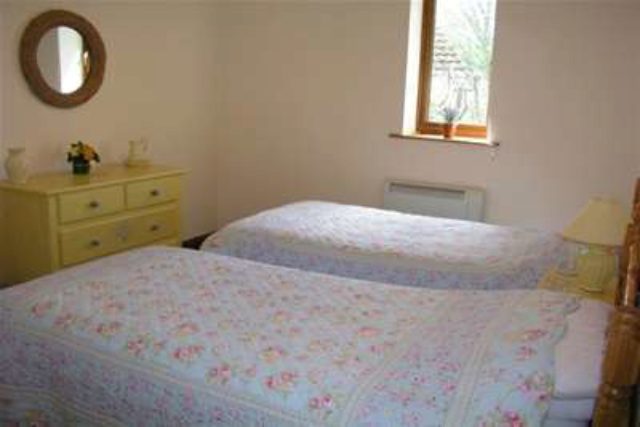  Image of 2 bedroom Bungalow to rent in New Road Millthorpe Holmesfield Dronfield S18 at Dronfield, S18 7WN